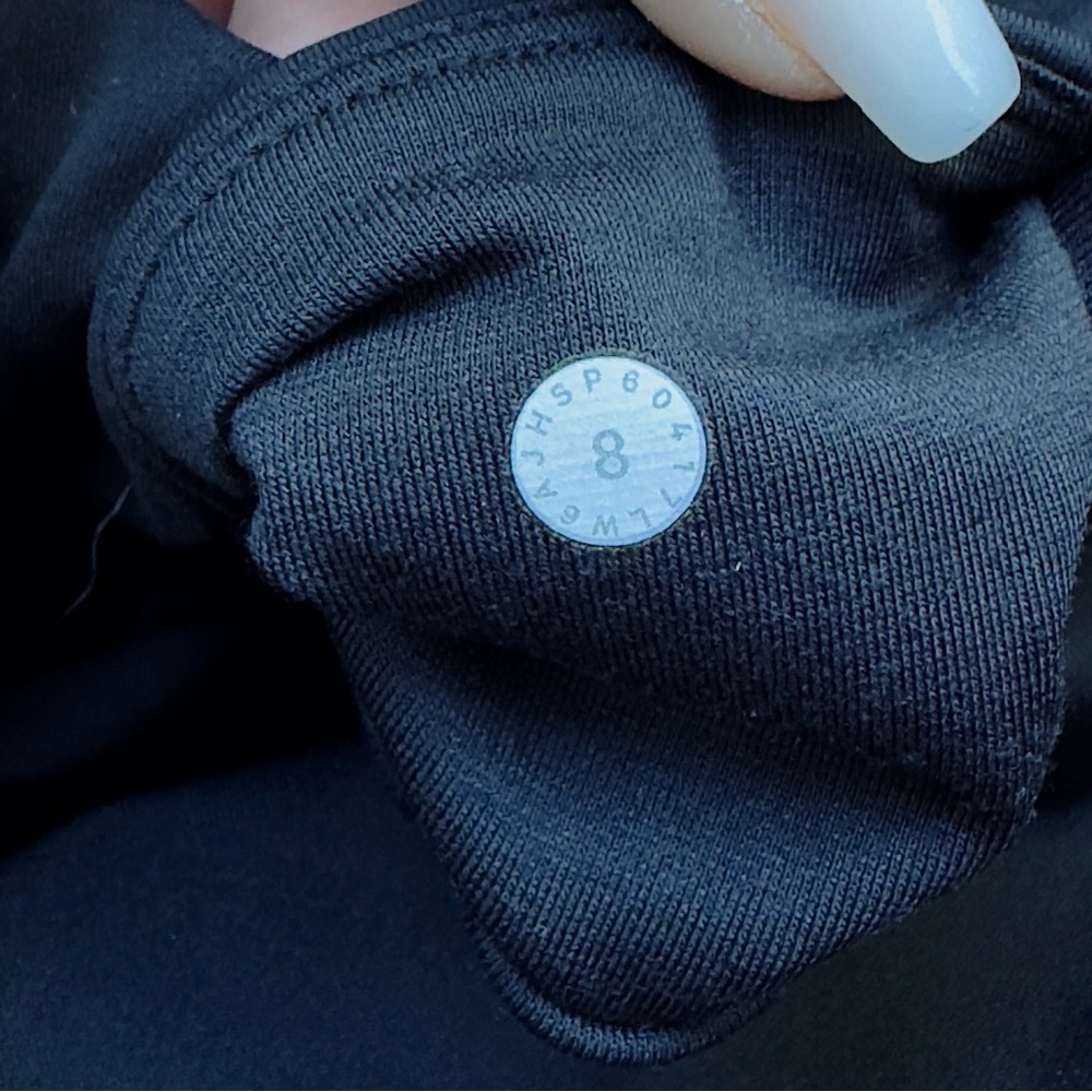 LULULEMON Tied To It Crop 21"‎ in Black - Picture 7 of 7